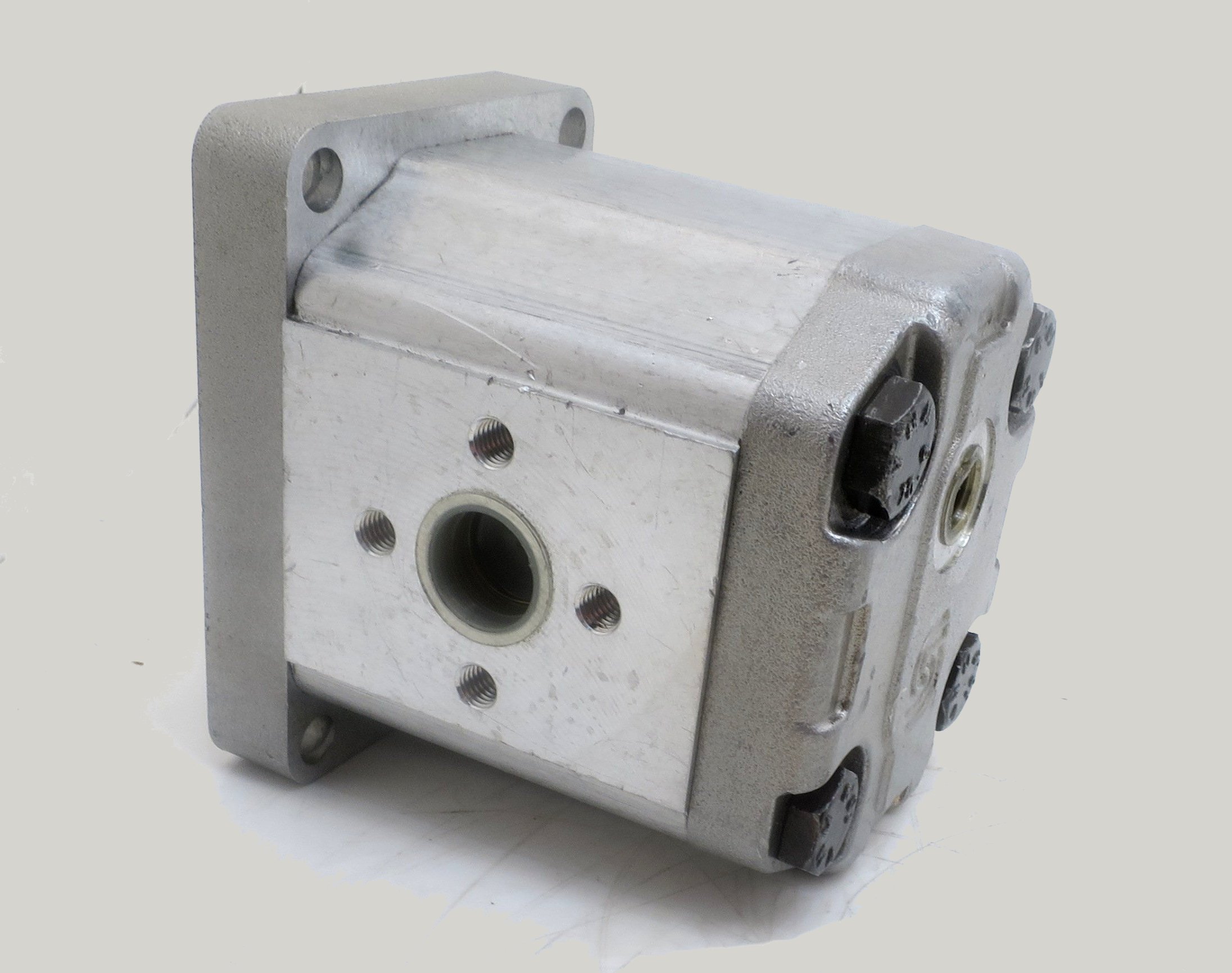 SNM2 19L LXSB HYDRAULIC GEAR MOTOR - White House Products, Ltd